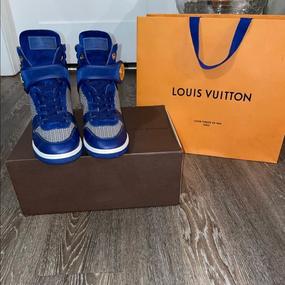 LOUIS VUITTON
Calfskin Suede Postmark Wedge Sneakers Blue Roi - Picture 3 of 10